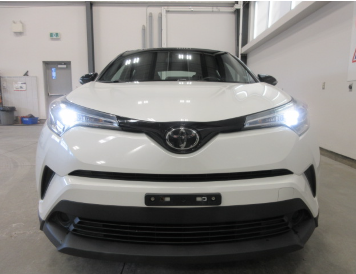 
								2019 TOYOTA C-HR full									