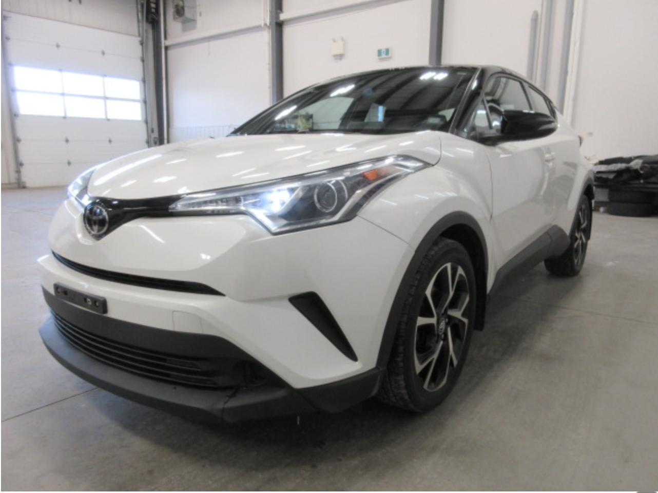 
								2019 TOYOTA C-HR full									