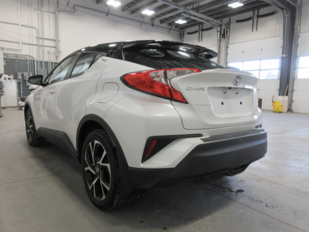 
								2019 TOYOTA C-HR full									